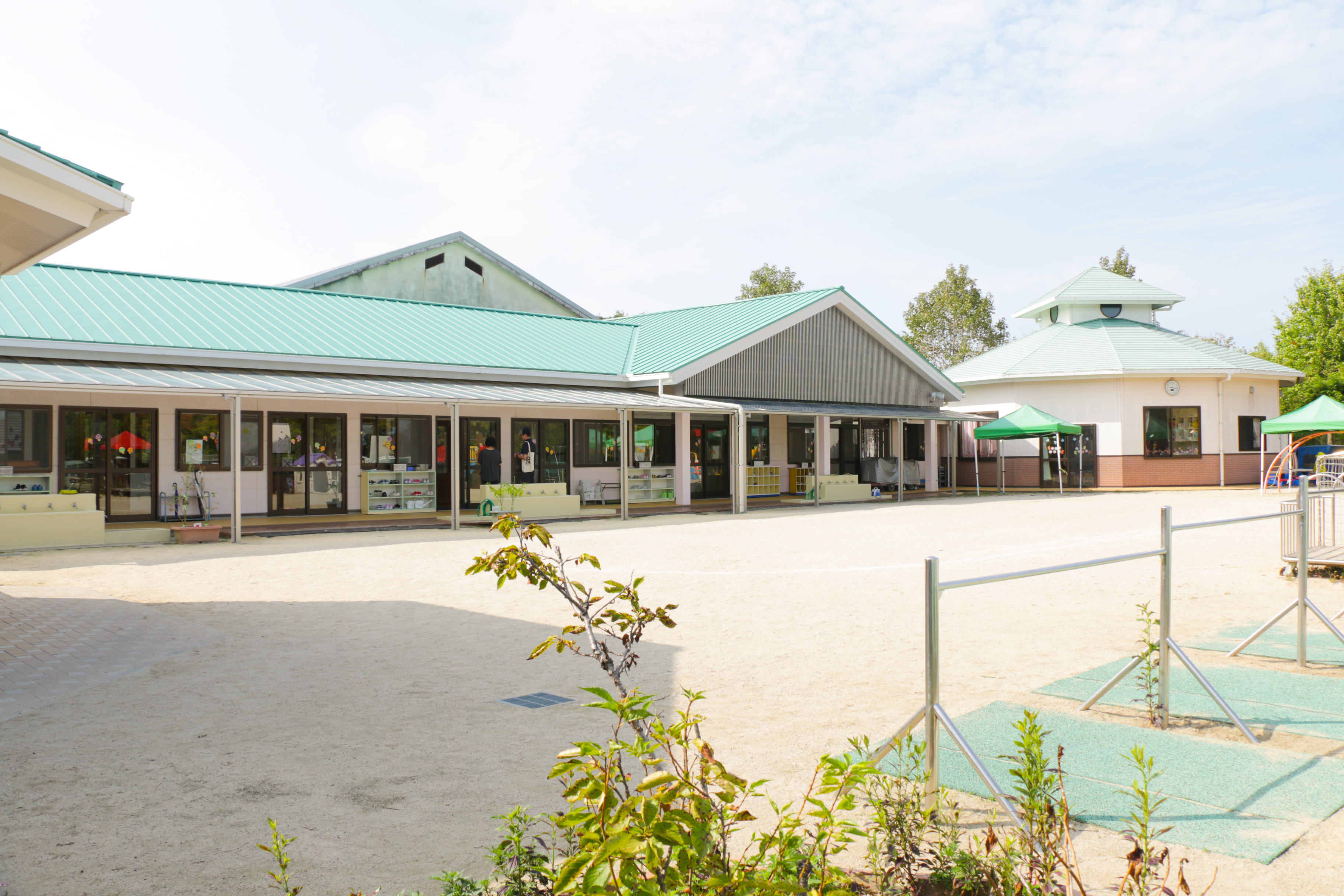 ちとせこども園の広々とした園庭